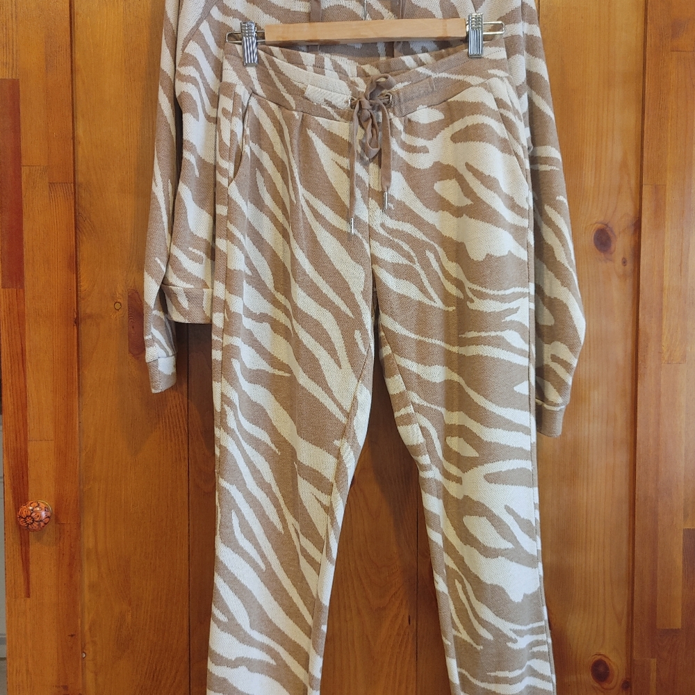 BB Dakota tractsuit. Size S, Top oversize